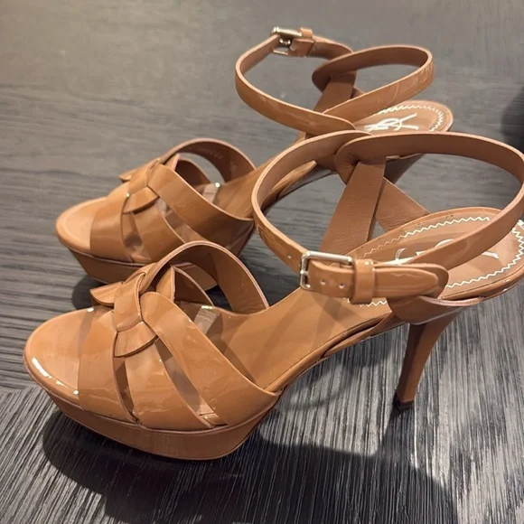 Saint Laurent Nude Patent Leather Heels - Picture 5 of 7